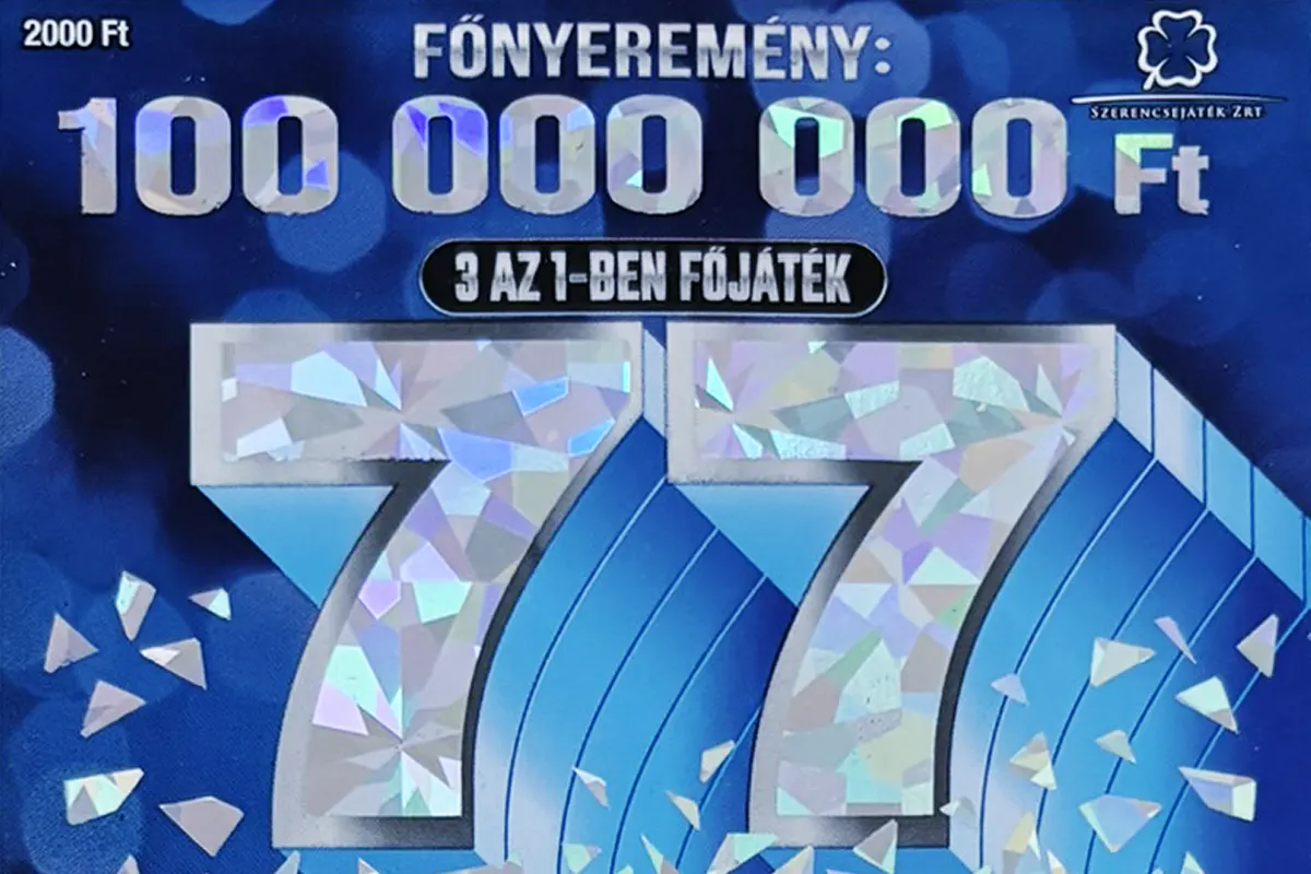77 sorsjegy borító, 3 az 1-ben kaparós sorsjegy 100 millió Ft főnyereménnyel, kék színű hologramos dizájnnal