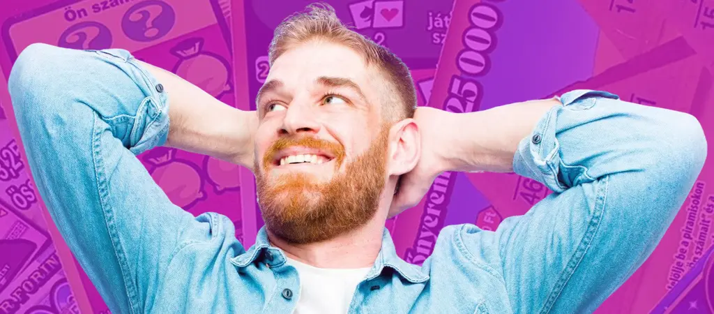 Mosolyg&oacute; f&eacute;rfi h&aacute;tradőlve, kapar&oacute;s sorsjegyekkel d&iacute;sz&iacute;tett lila h&aacute;tt&eacute;r előtt, felszabadult j&aacute;t&eacute;k&eacute;lm&eacute;nyt sugallva