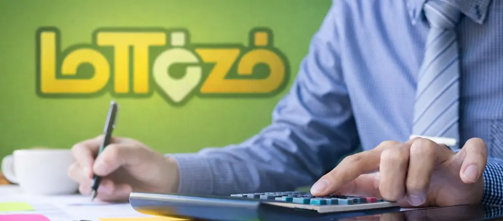 Lott&oacute;z&oacute; &uuml;zemeltető p&eacute;nz&uuml;gyi sz&aacute;m&iacute;t&aacute;sokat v&eacute;gez kalkul&aacute;torral a jutal&eacute;kok &eacute;s bev&eacute;telek ad&oacute;z&aacute;s&aacute;nak tervez&eacute;s&eacute;hez