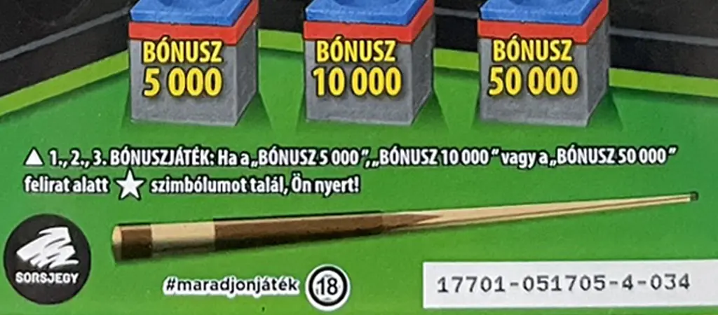 Kapar&oacute;s sorsjegy als&oacute; r&eacute;sze b&oacute;nuszmezőkkel, vonalk&oacute;ddal &eacute;s sorozatsz&aacute;mmal, z&ouml;ld h&aacute;tt&eacute;ren